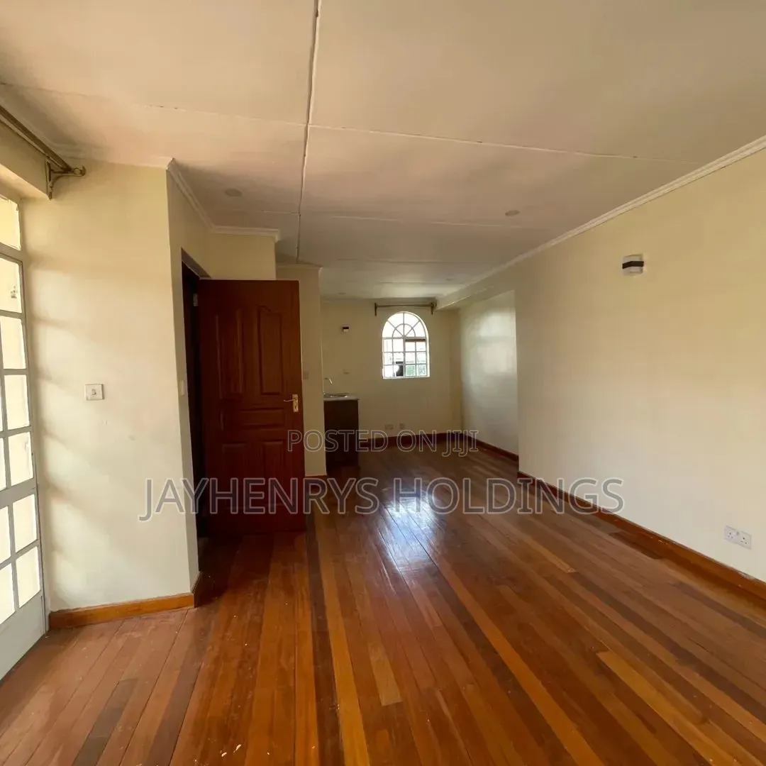 5bdrm House in Roysambu for rent