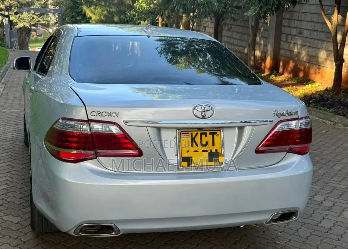 Toyota Crown 2012 Silver