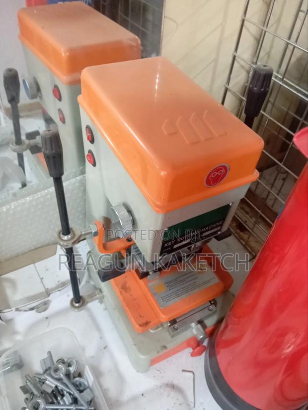 Key Cutting Machine