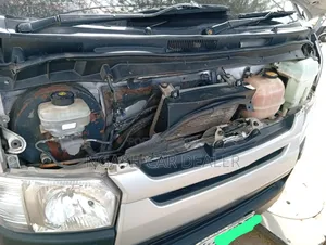 Toyota HiAce 2012 Silver