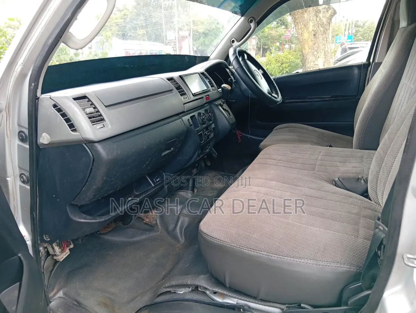 Toyota HiAce 2012 Silver