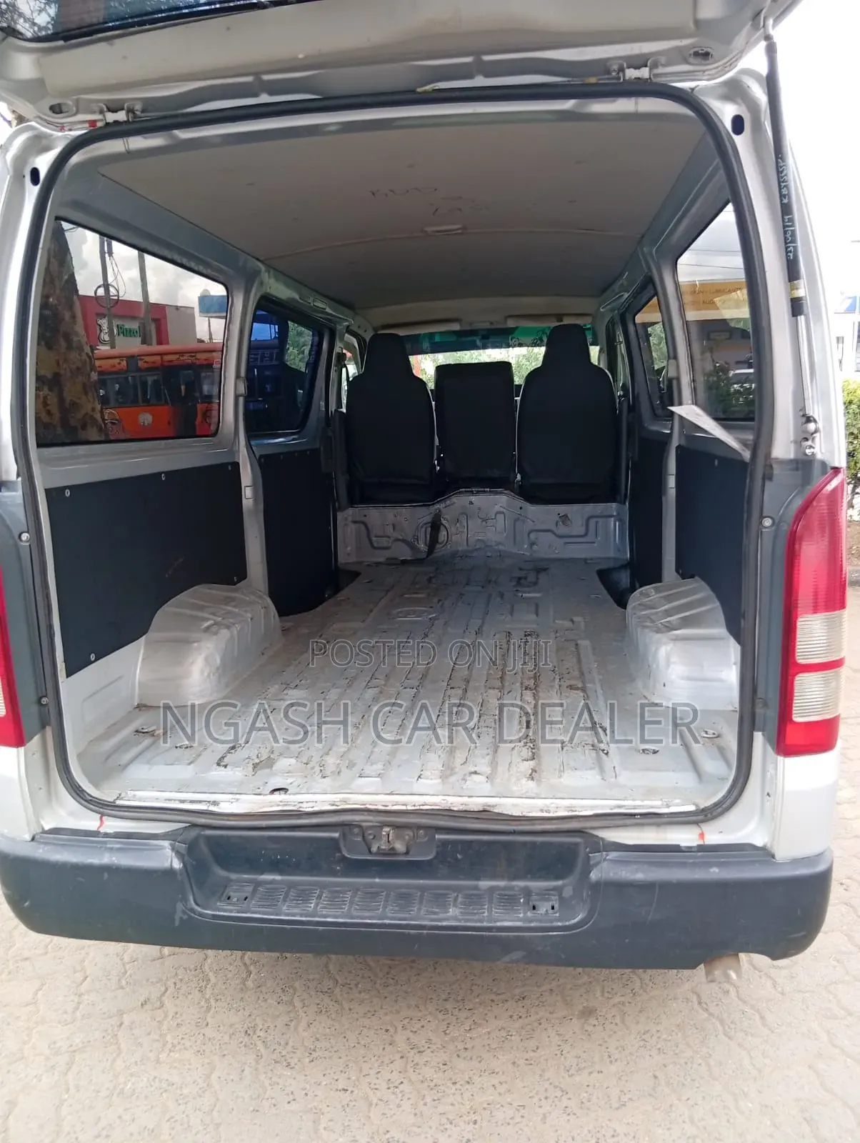Toyota HiAce 2012 Silver