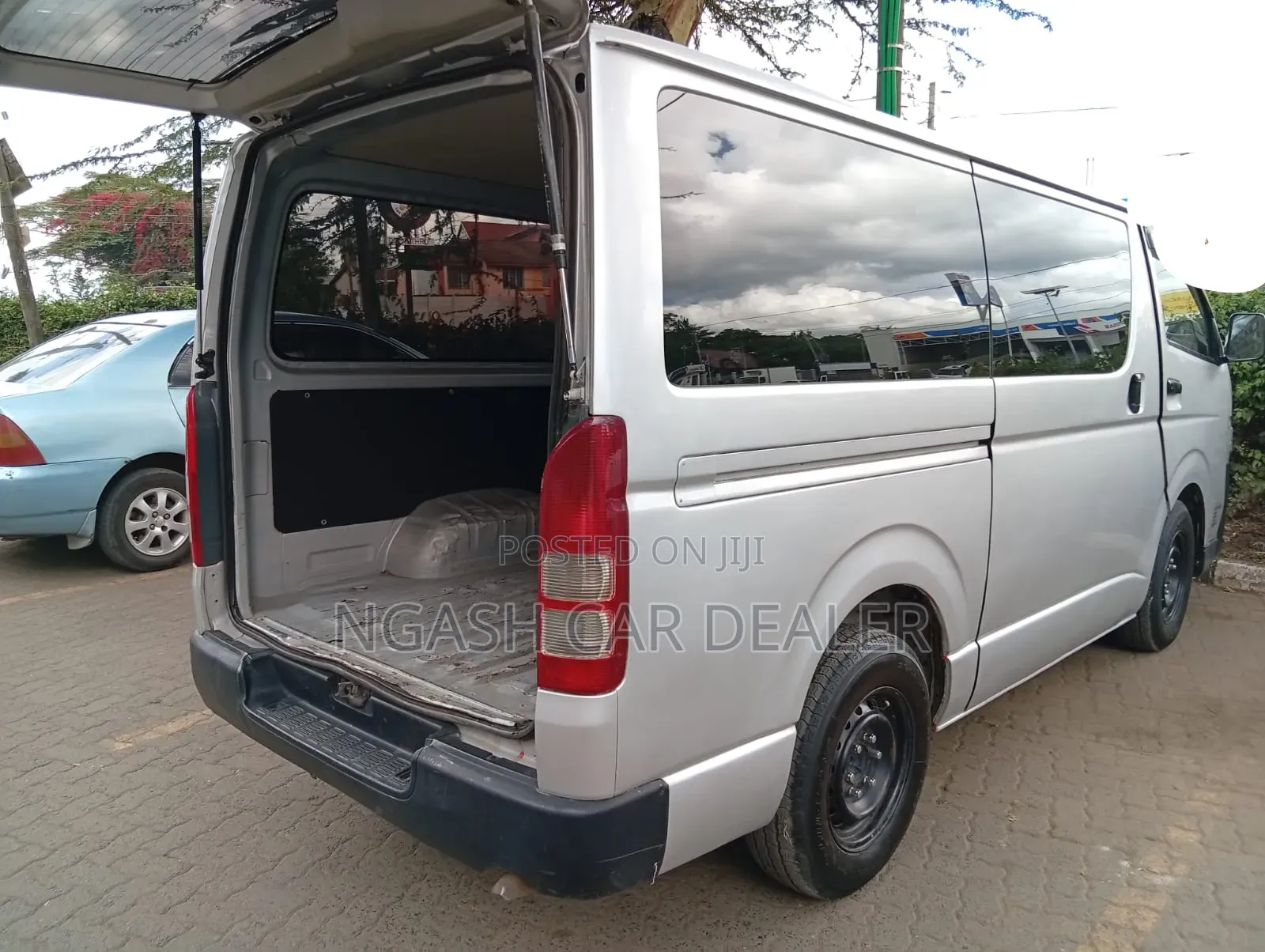 Toyota HiAce 2012 Silver