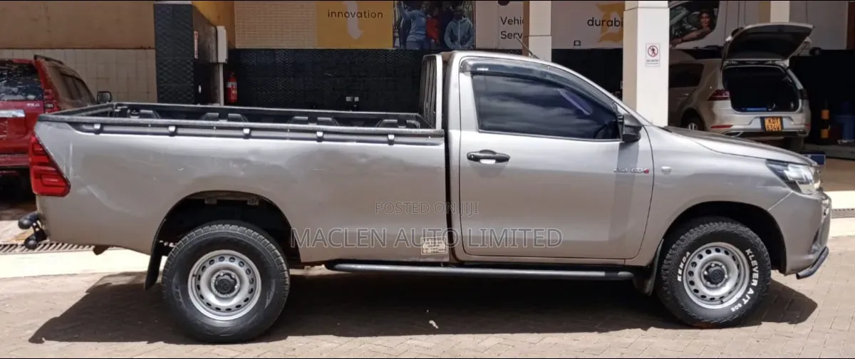 Toyota Hilux 2020 Gray