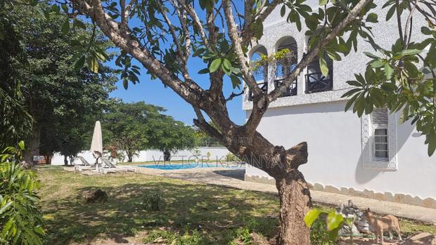 House in Diani Mombasa It Includes a Swimming Pool - thumbnail 3