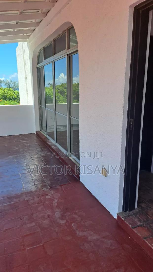 House in Diani Mombasa It Includes a Swimming Pool - thumbnail 7