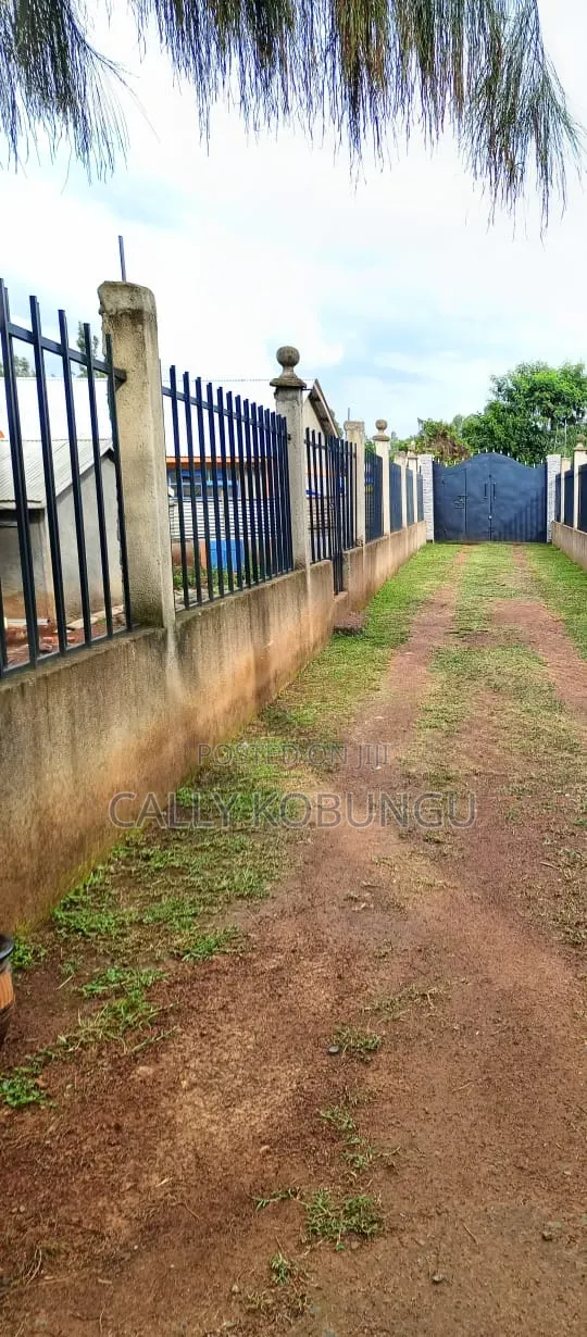 4bdrm Maisonette in Riat, Kogony for sale