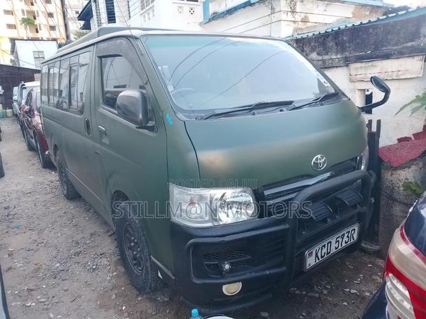 Toyota HiAce 2010 Green