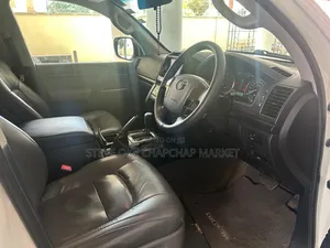 Toyota Land Cruiser 4.5 V8 VXR 2012 White