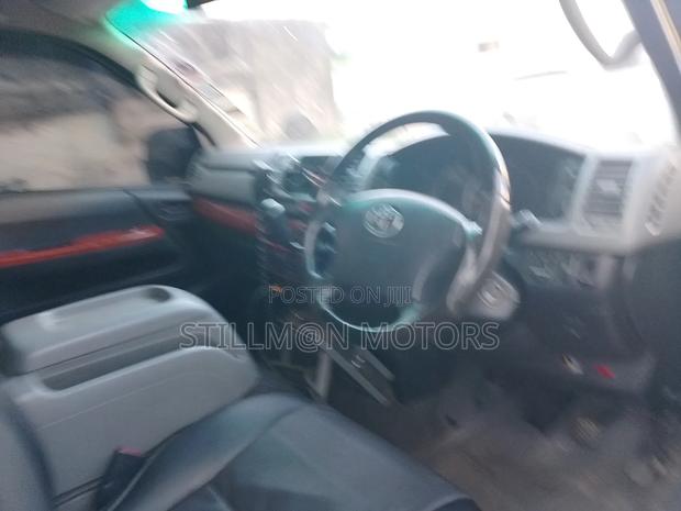 Toyota HiAce 2010 Green - thumbnail 4