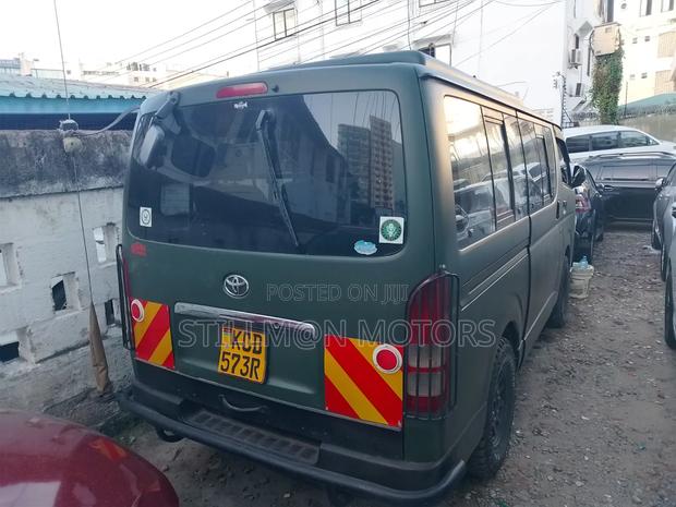 Toyota HiAce 2010 Green - thumbnail 9