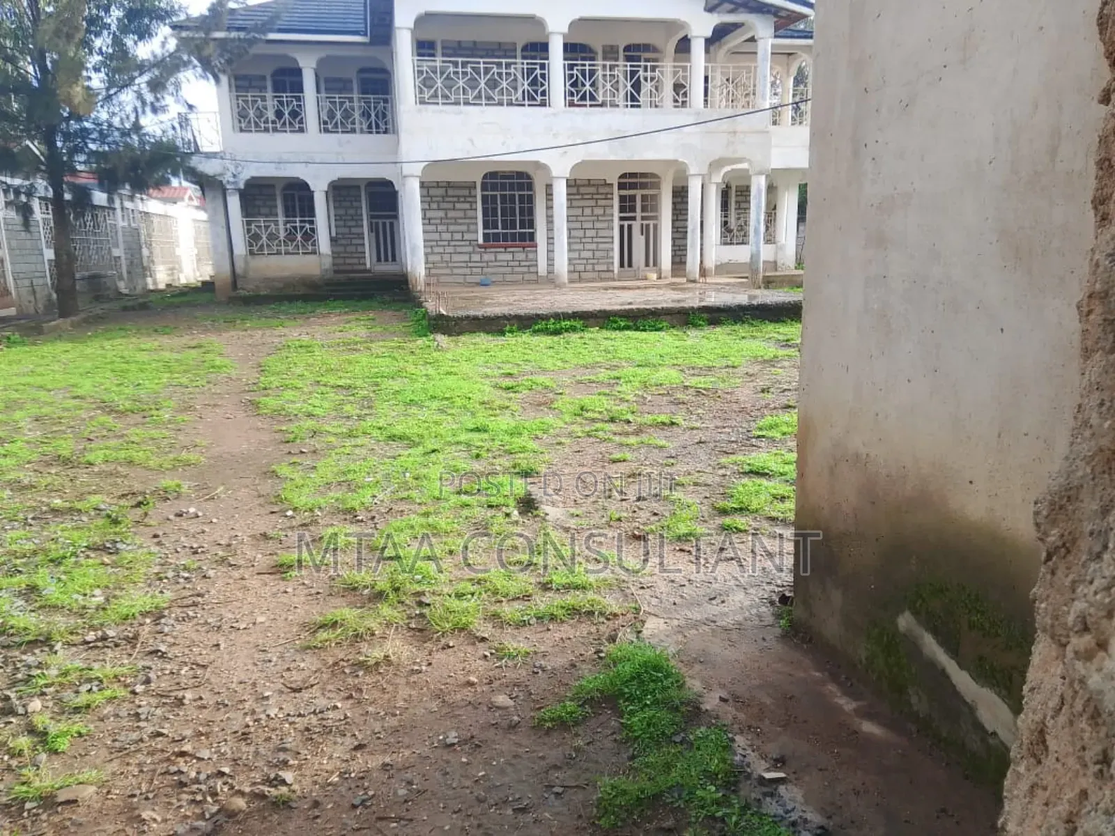 18bdrm Maisonette in Elgon View Rd for sale