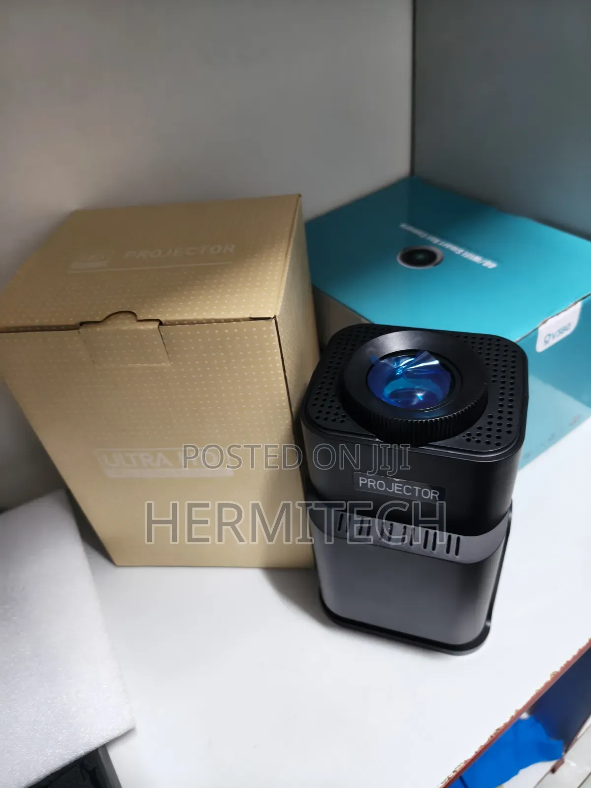 Durable Mini Projector Hy320 Inbuilt Speakers Wifi Bluetooth Smart
