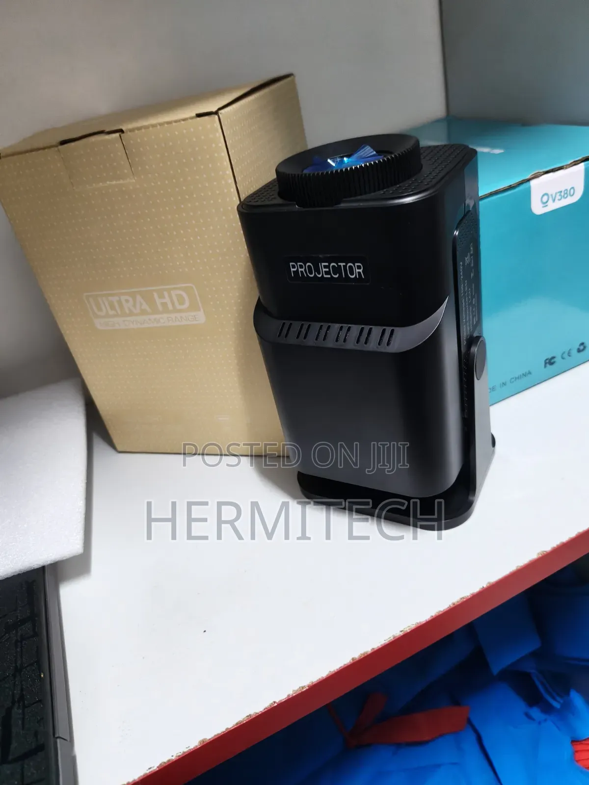 Durable Mini Projector Hy320 Inbuilt Speakers Wifi Bluetooth Smart
