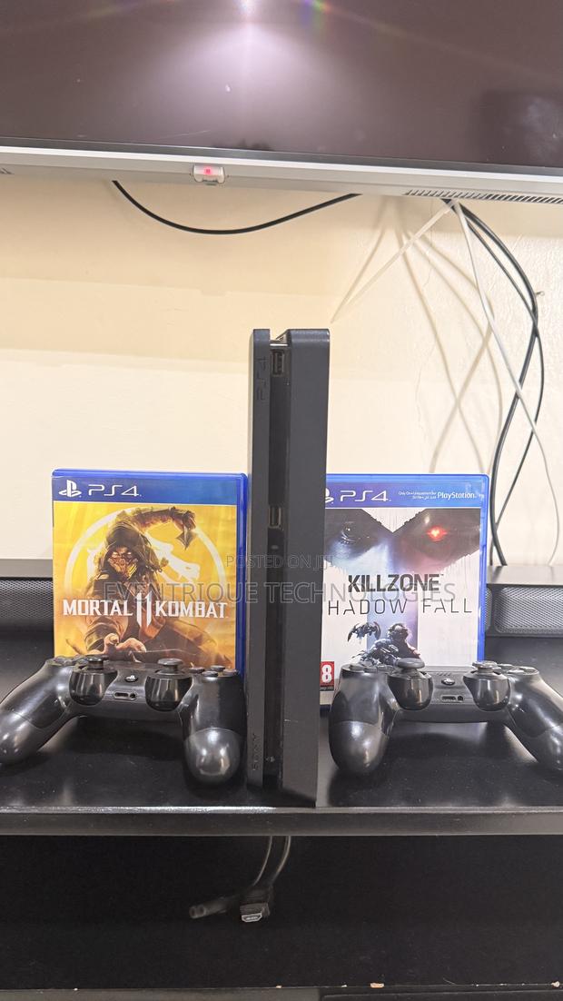 Slim Playstation 4 - main view