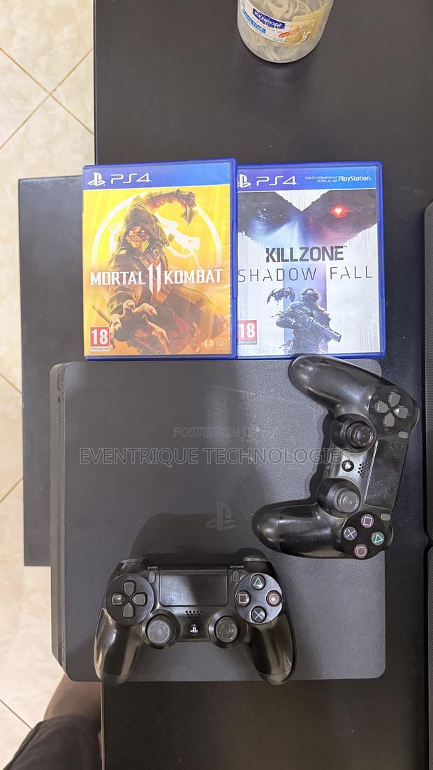 Slim Playstation 4 - thumbnail 3