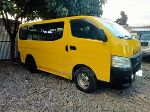 Isuzu Como 2015 Yellow