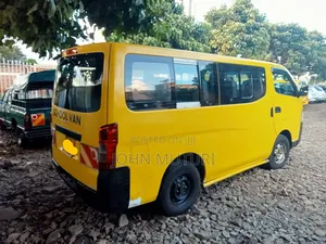 Isuzu Como 2015 Yellow