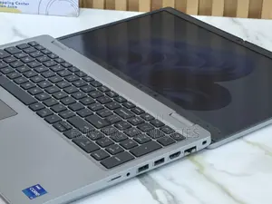 Laptop Dell Precision 3570 16GB Intel Core i7 SSD 512GB