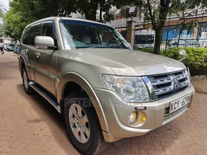 Mitsubishi Pajero V80 3.0 VR-I 2013 Gold