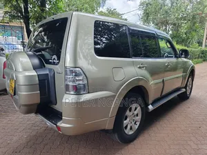 Mitsubishi Pajero V80 3.0 VR-I 2013 Gold