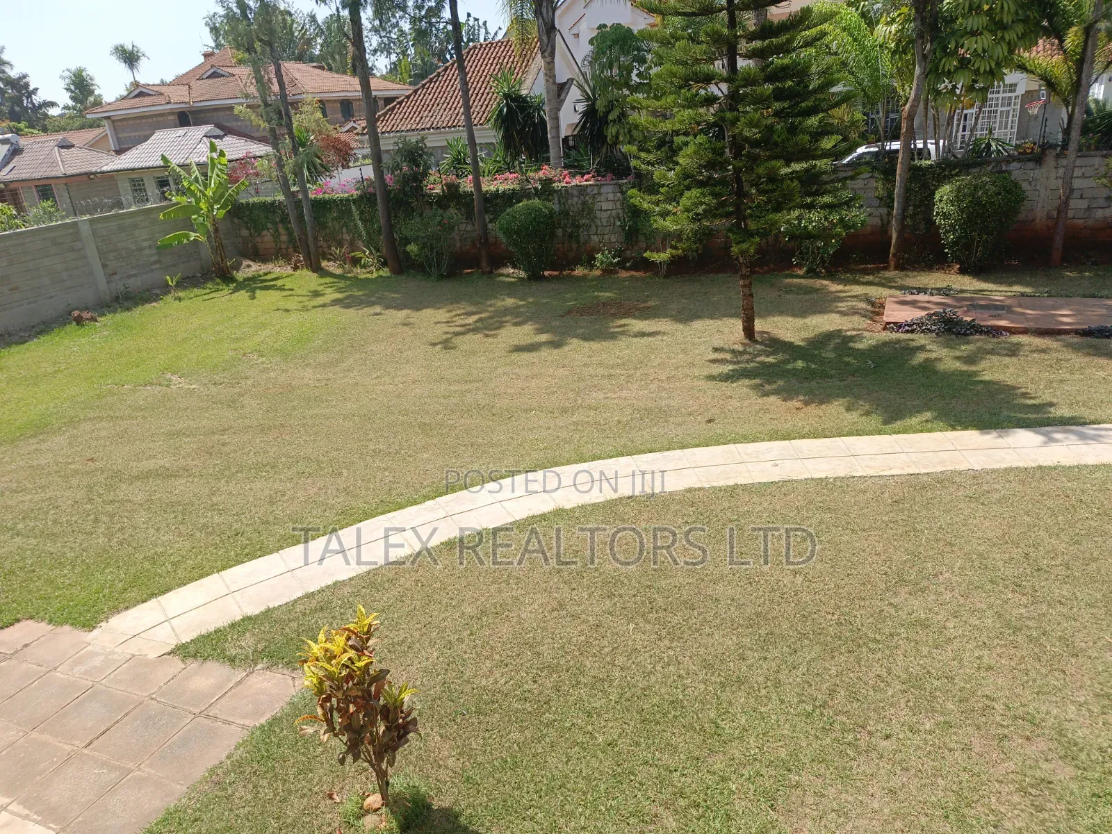 5bdrm Mansion in Call Me, Runda for rent