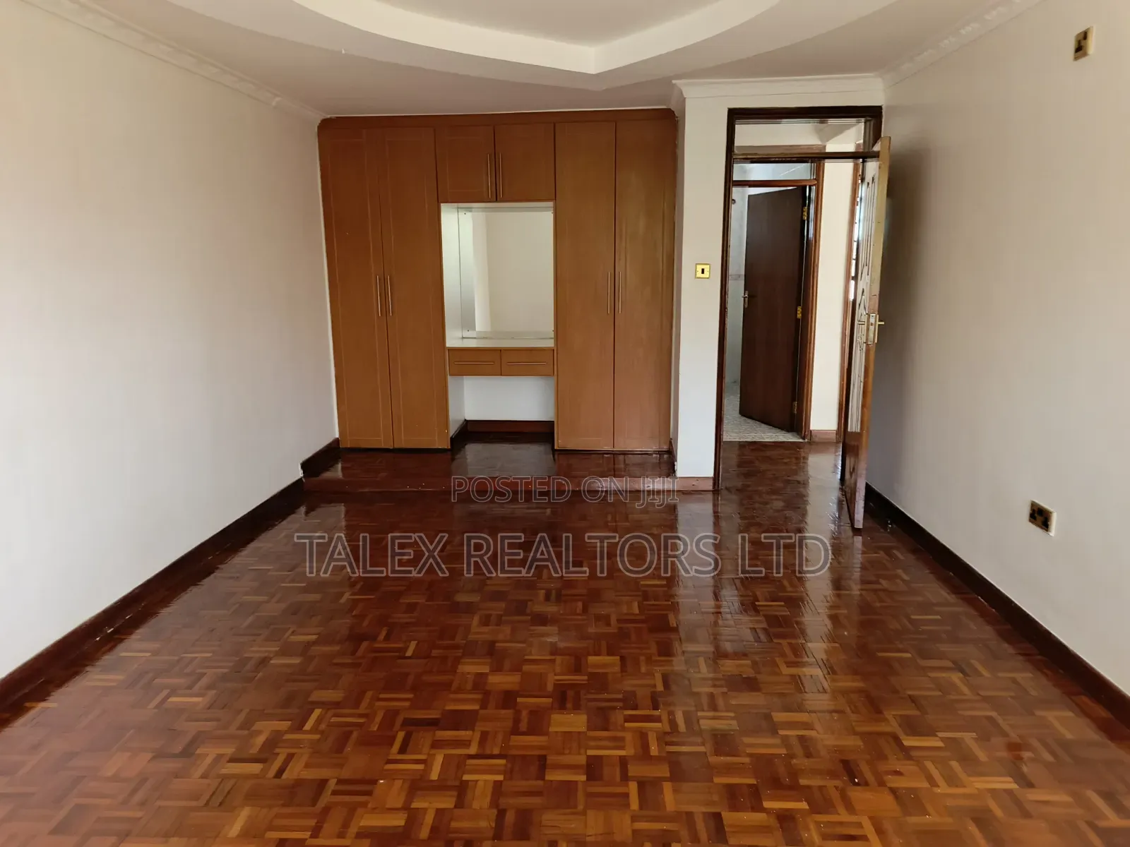 5bdrm Mansion in Call Me, Runda for rent