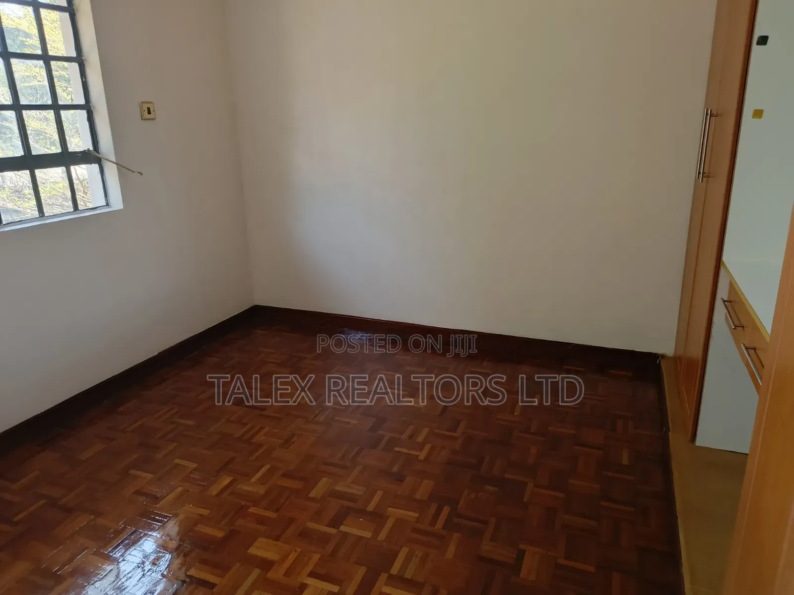 5bdrm Mansion in Call Me, Runda for rent