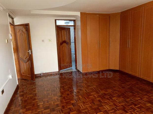 5bdrm Mansion in Call Me, Runda for rent - thumbnail 15