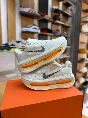 Nike Vomero Premium
Sneakers