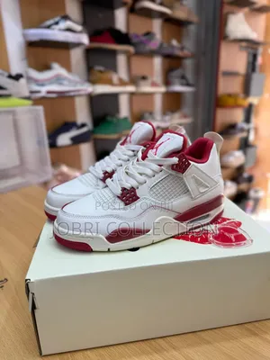 Air Jordan 4 “Valentine's Day”
Sneakers