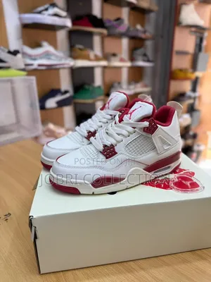 Air Jordan 4 “Valentine's Day”
Sneakers