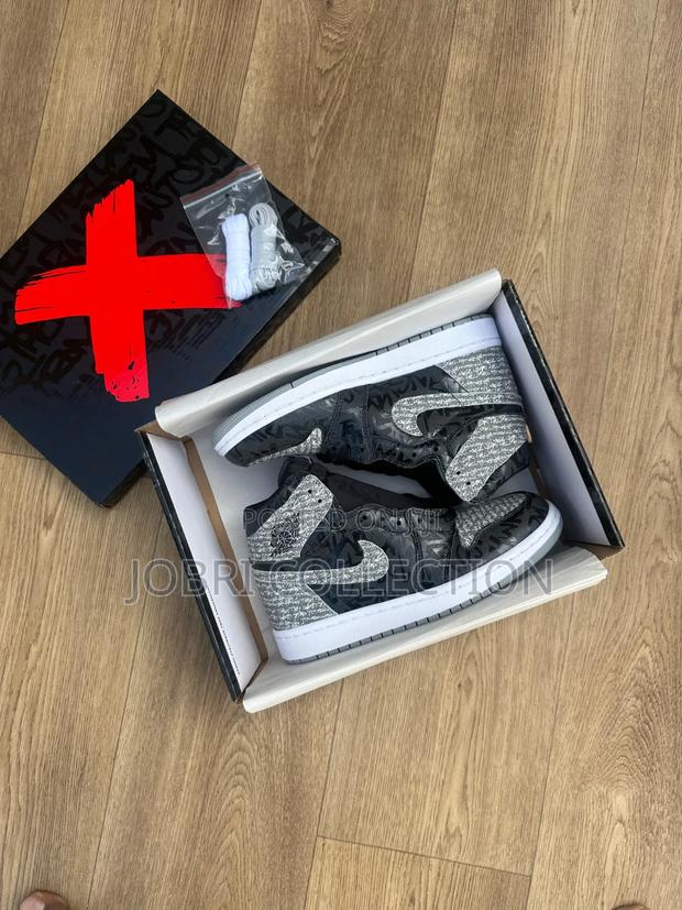 Air Jordan 1 Retro High 'Rebellionaire'
Sneakers - thumbnail 2