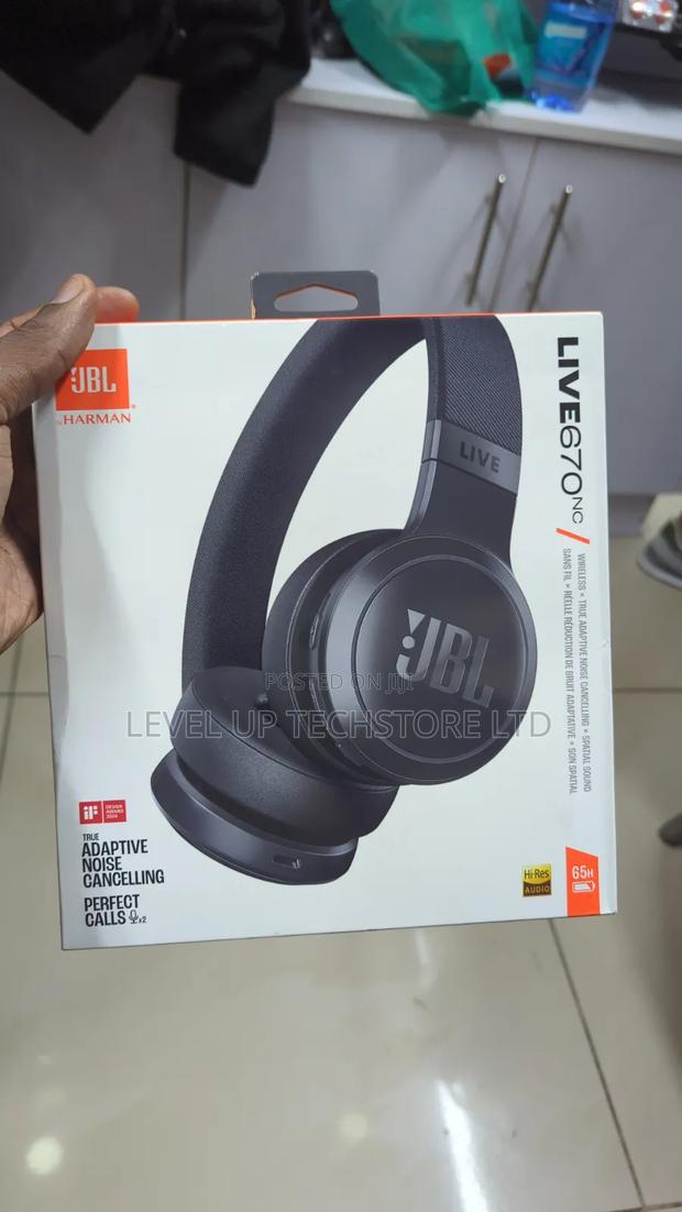 JBL Live 670 Nc: Over-Ear Headphone - main view