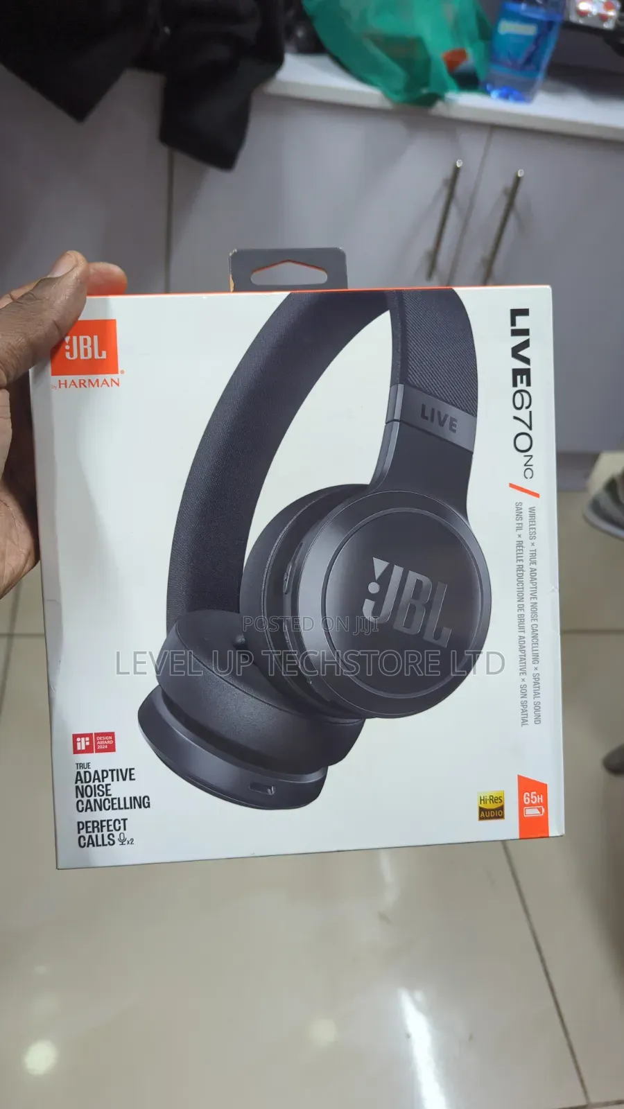 JBL Live 670 Nc: Over-Ear Headphone