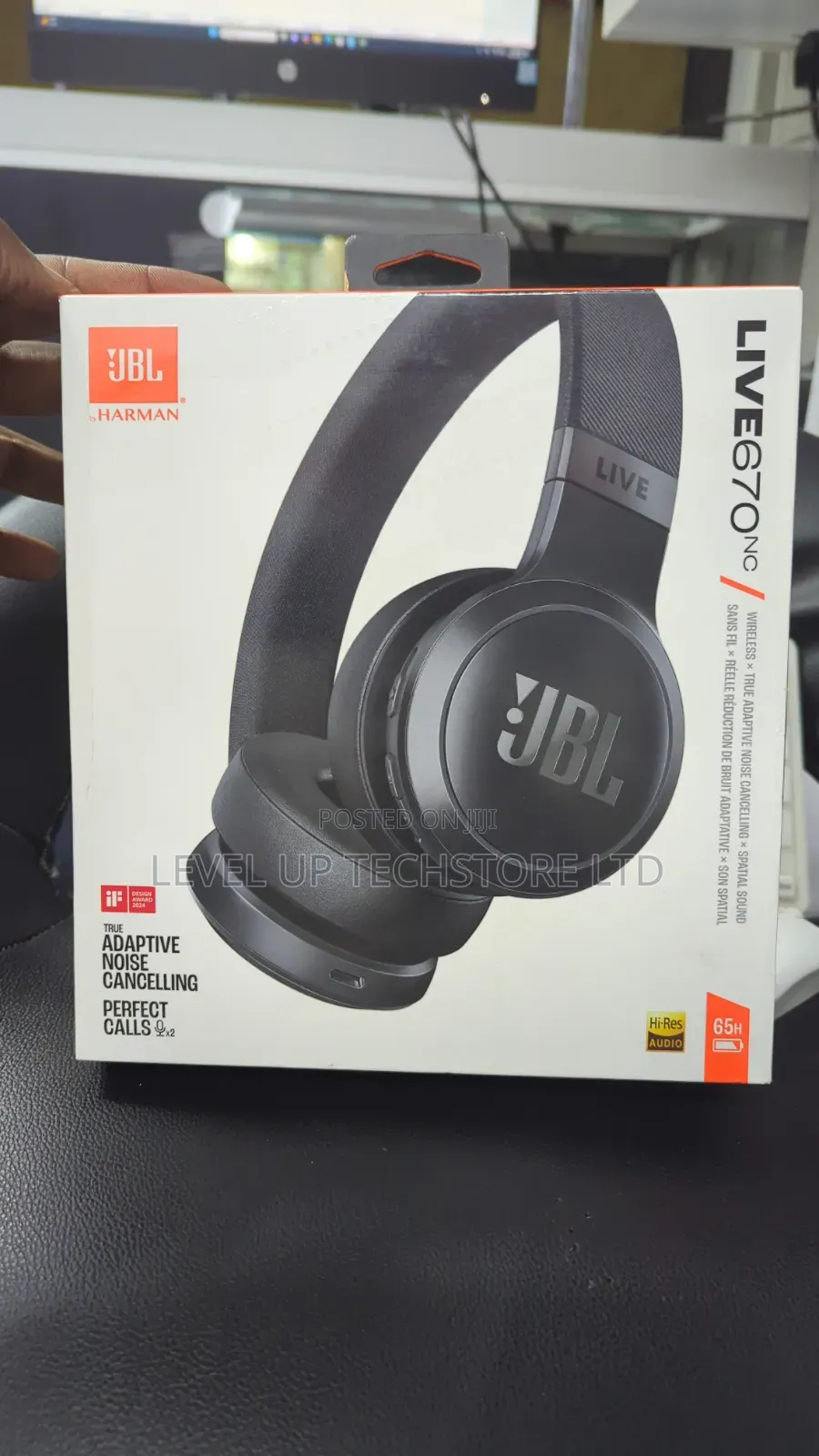 JBL Live 670 Nc: Over-Ear Headphone