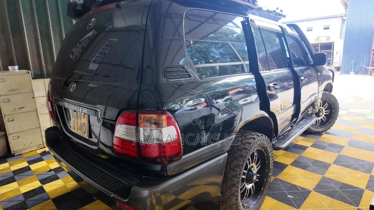 Toyota Land Cruiser 100 4.2 2006 Black