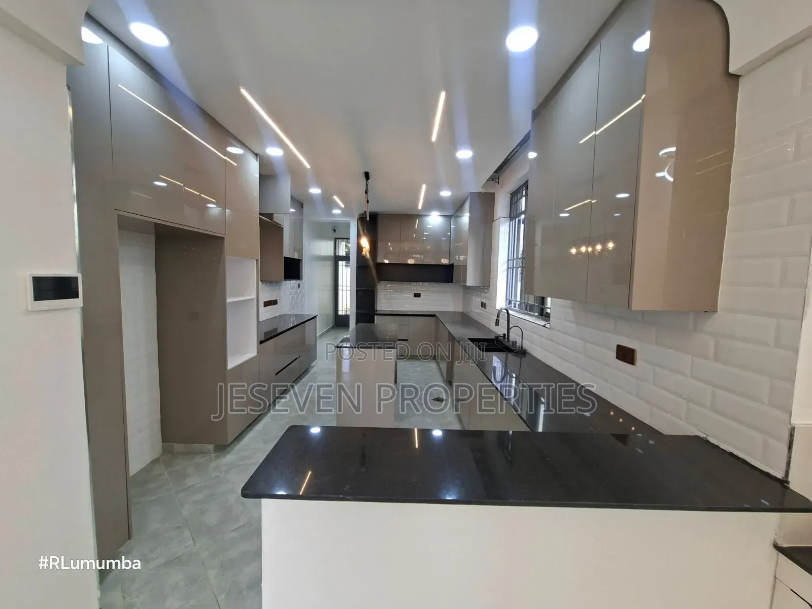 5bdrm Mansion in Syokimau, Gateway Mall Area for sale
