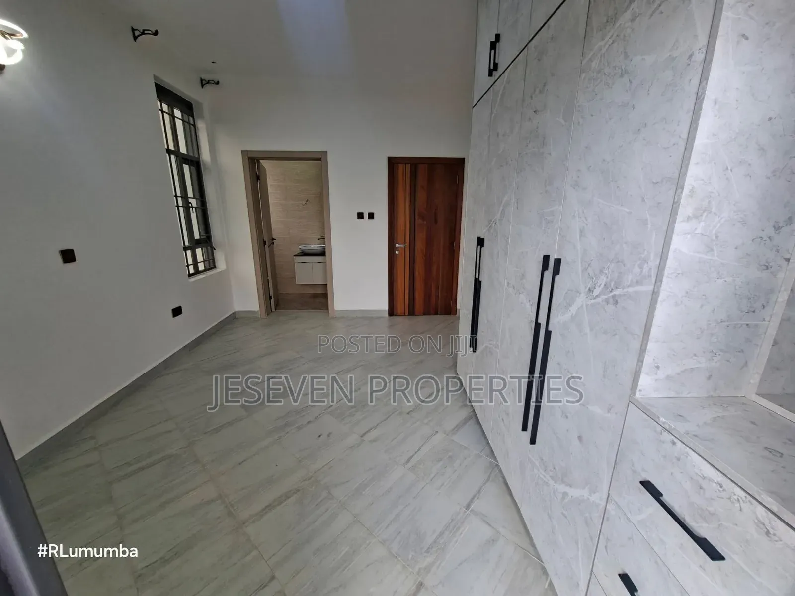 5bdrm Mansion in Syokimau, Gateway Mall Area for sale