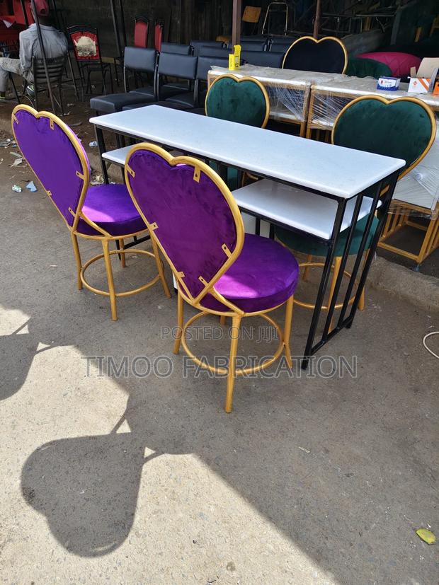 Nail Table With 4 Love Seats - thumbnail 2