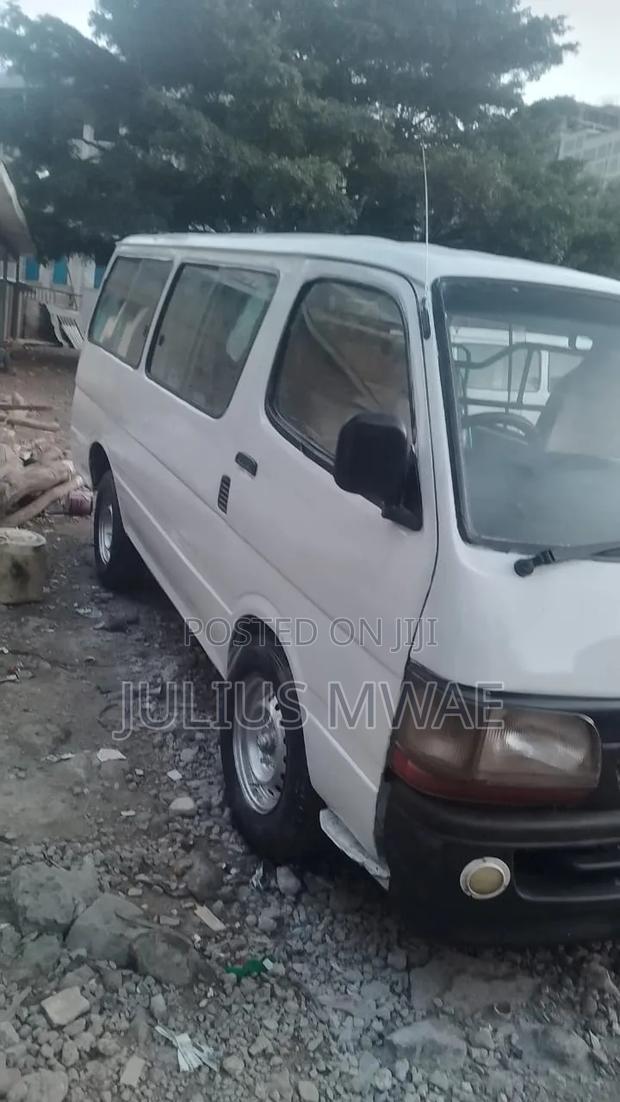 Toyota HiAce 2010 White - thumbnail 3