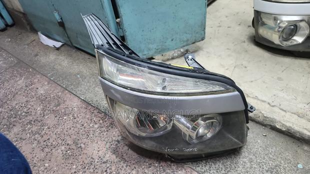 Voxy 2008 Headlight Xenon - thumbnail 2