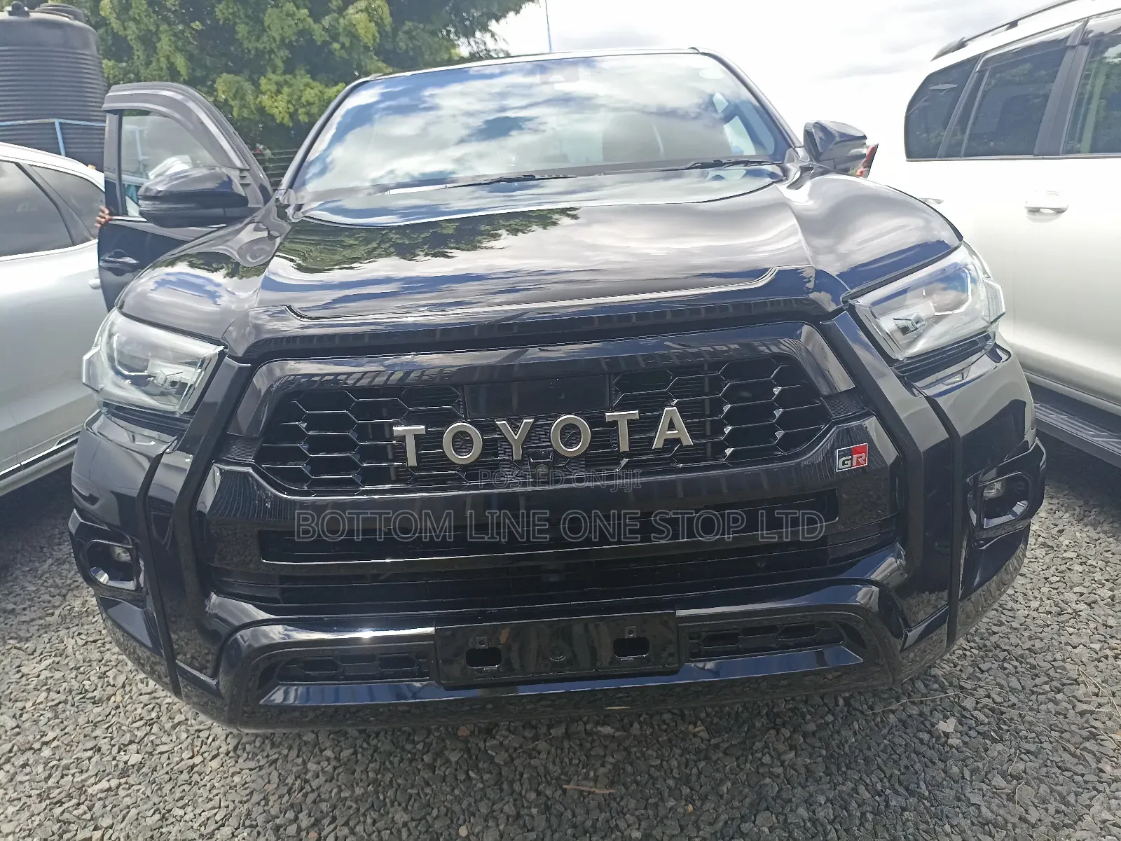 Toyota Hilux 2021 Black