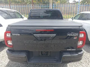 Toyota Hilux 2021 Black