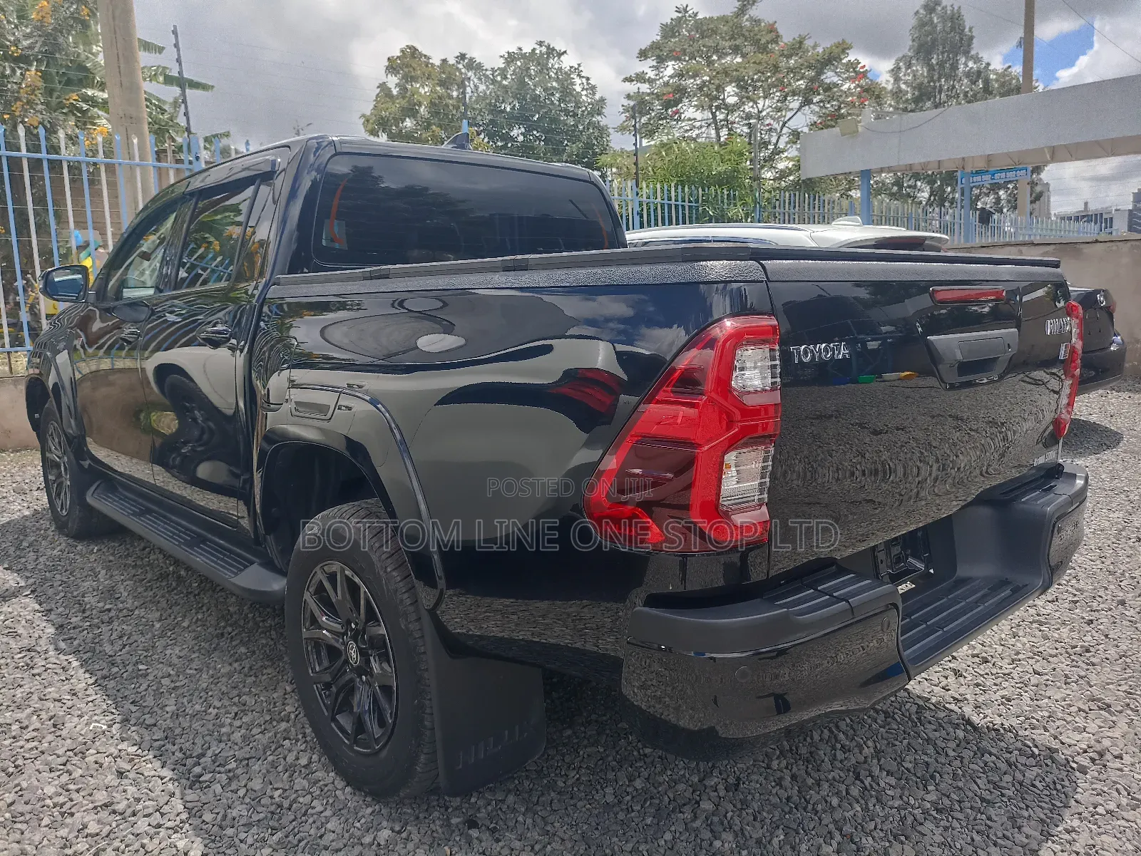 Toyota Hilux 2021 Black