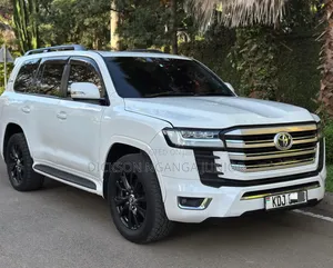 Toyota Land Cruiser 2015 White