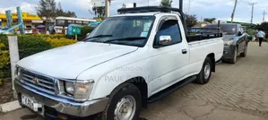 Toyota Hilux 1998 White