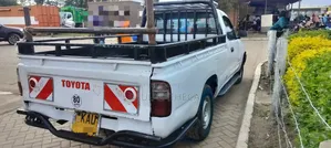 Toyota Hilux 1998 White