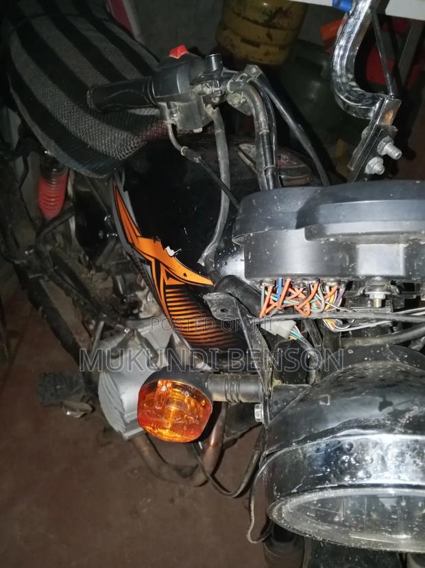 TVS HLX Plus ES 2020 Black - main view