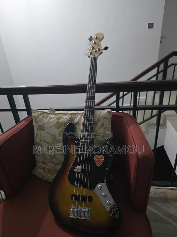 Fender Jazz 5 Strings Bass Guitar